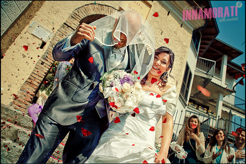 bum di Matrimonio,servizio fotografico di nozze, uscita chiesa, petali, cuore, 